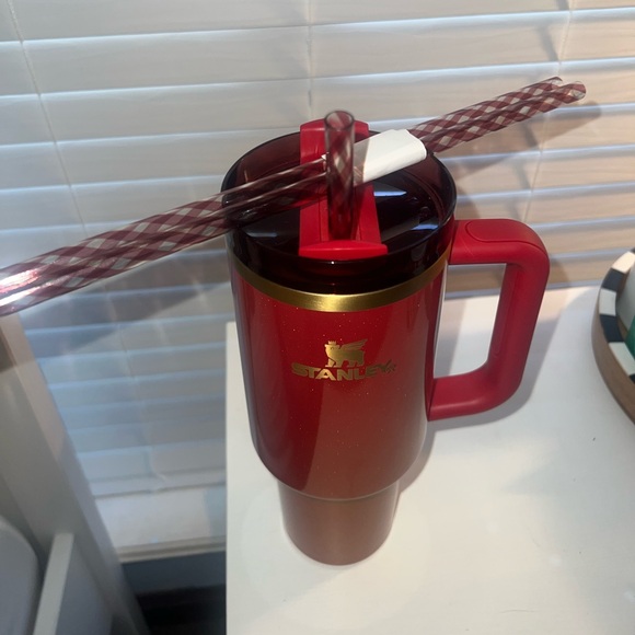 Stanley Tinsel Quencher 40oz Red - Limited Edition (soldout on Stanley website) - Picture 7 of 7